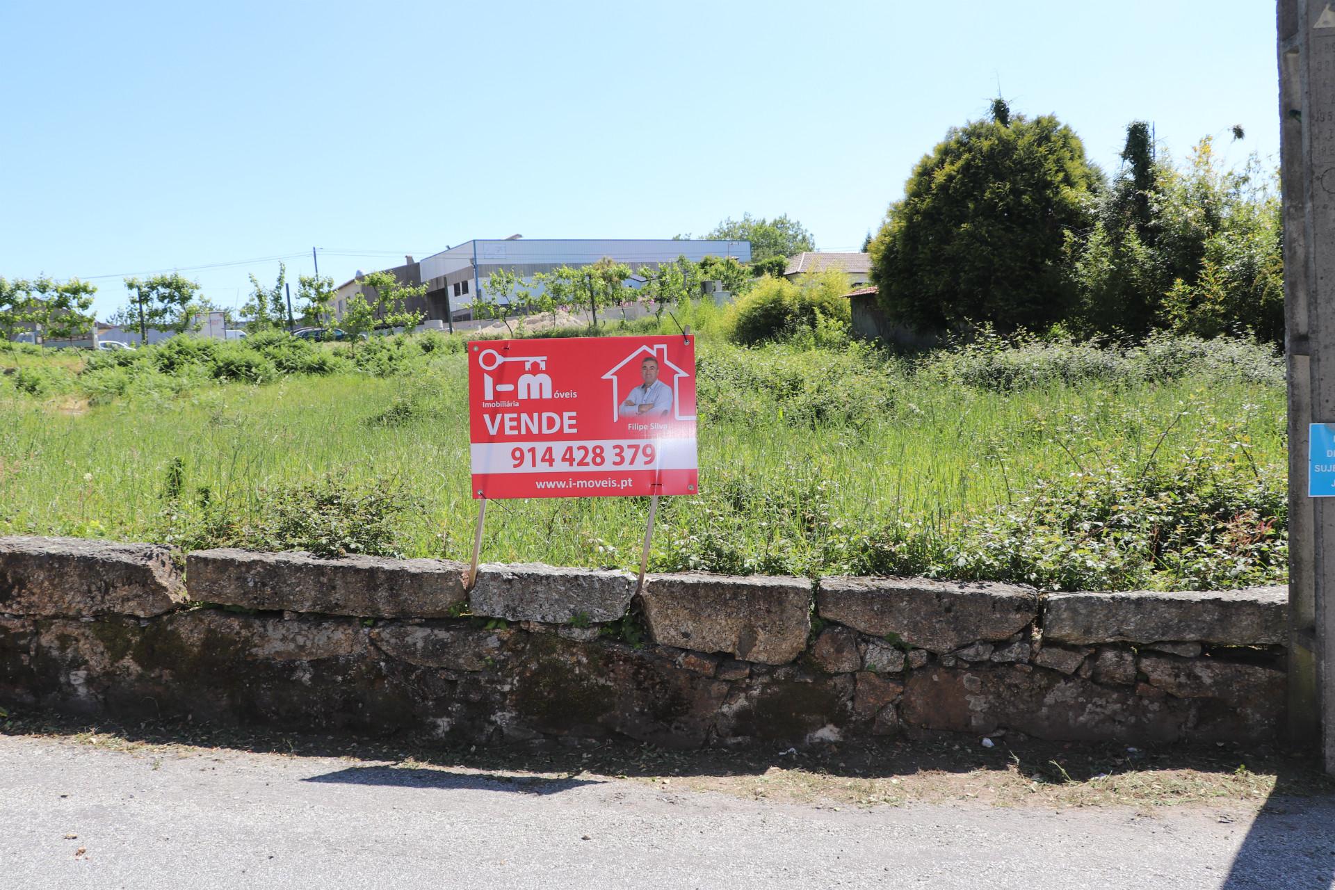 Lote de Terreno  Venda em Lustosa e Barrosas (Santo Estêvão),Lousada