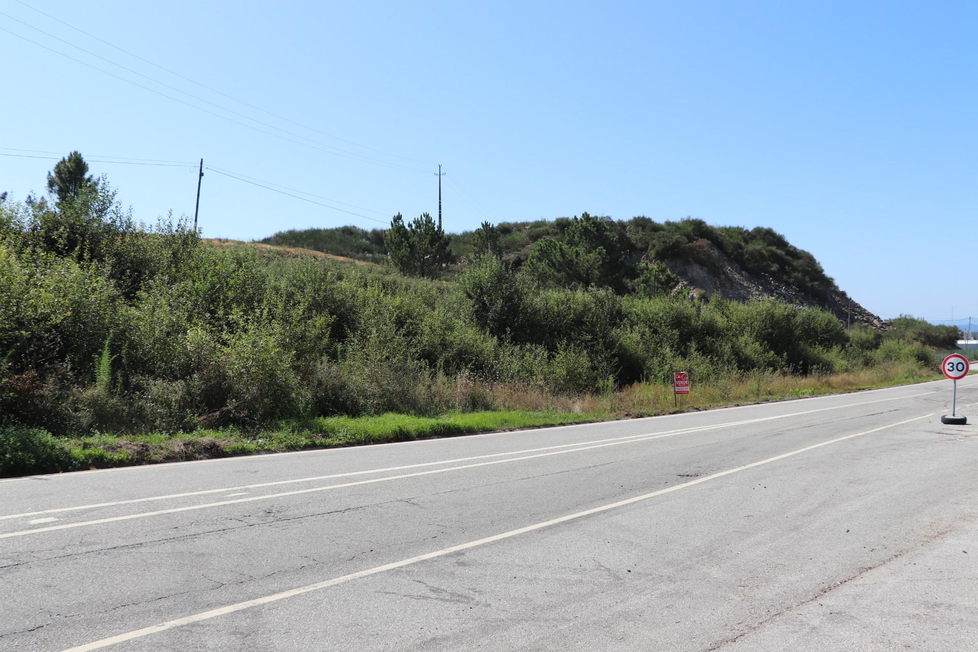 Lote de Terreno  Venda em Lustosa e Barrosas (Santo Estêvão),Lousada