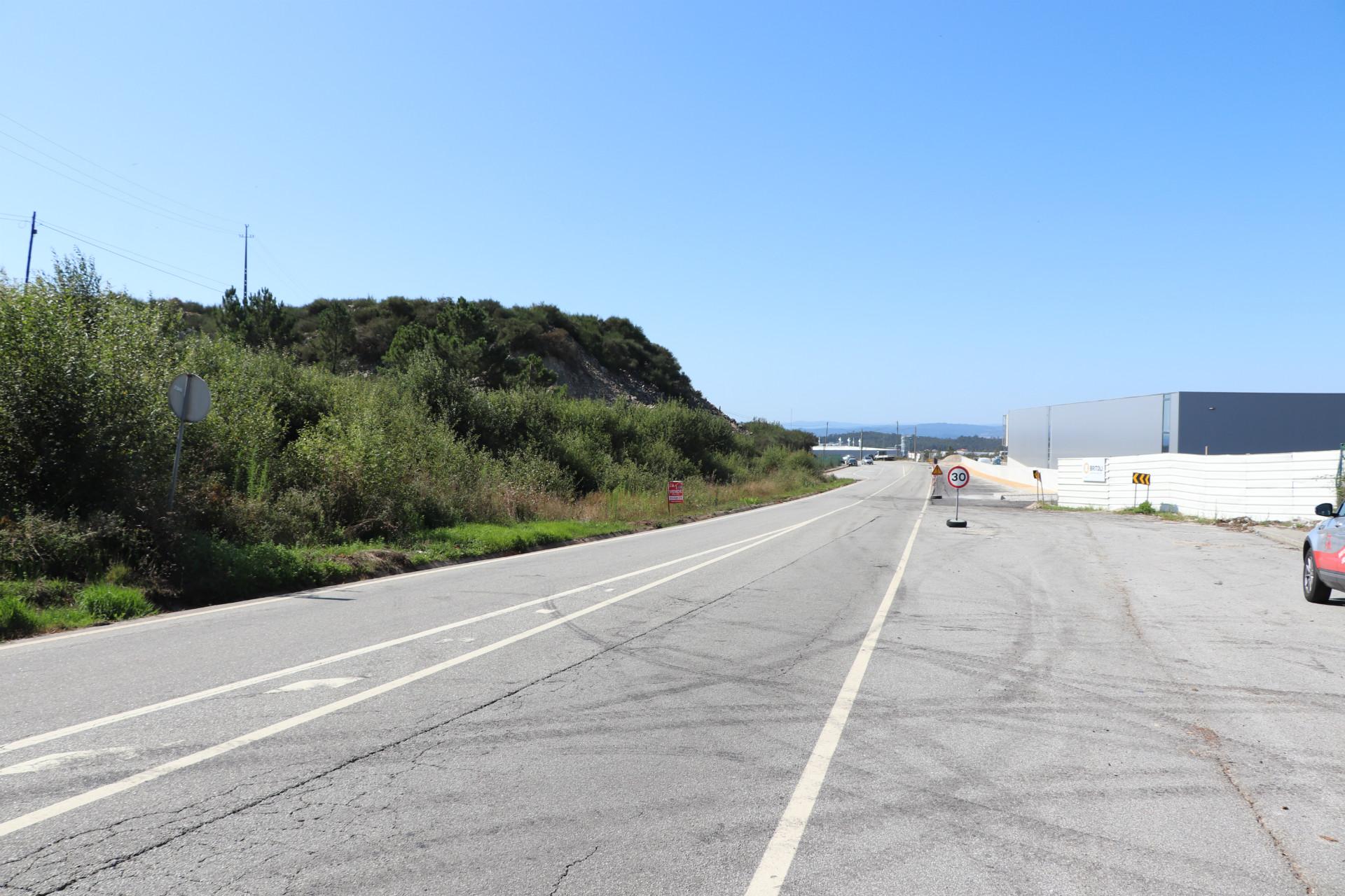 Lote de Terreno  Venda em Lustosa e Barrosas (Santo Estêvão),Lousada