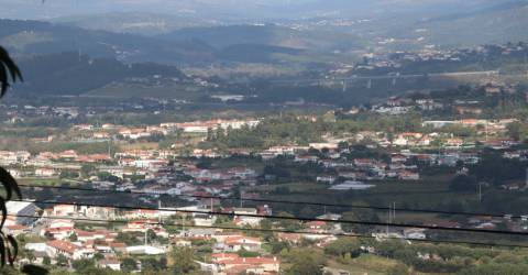 Lote de Terreno  Venda em Lustosa e Barrosas (Santo Estêvão),Lousada