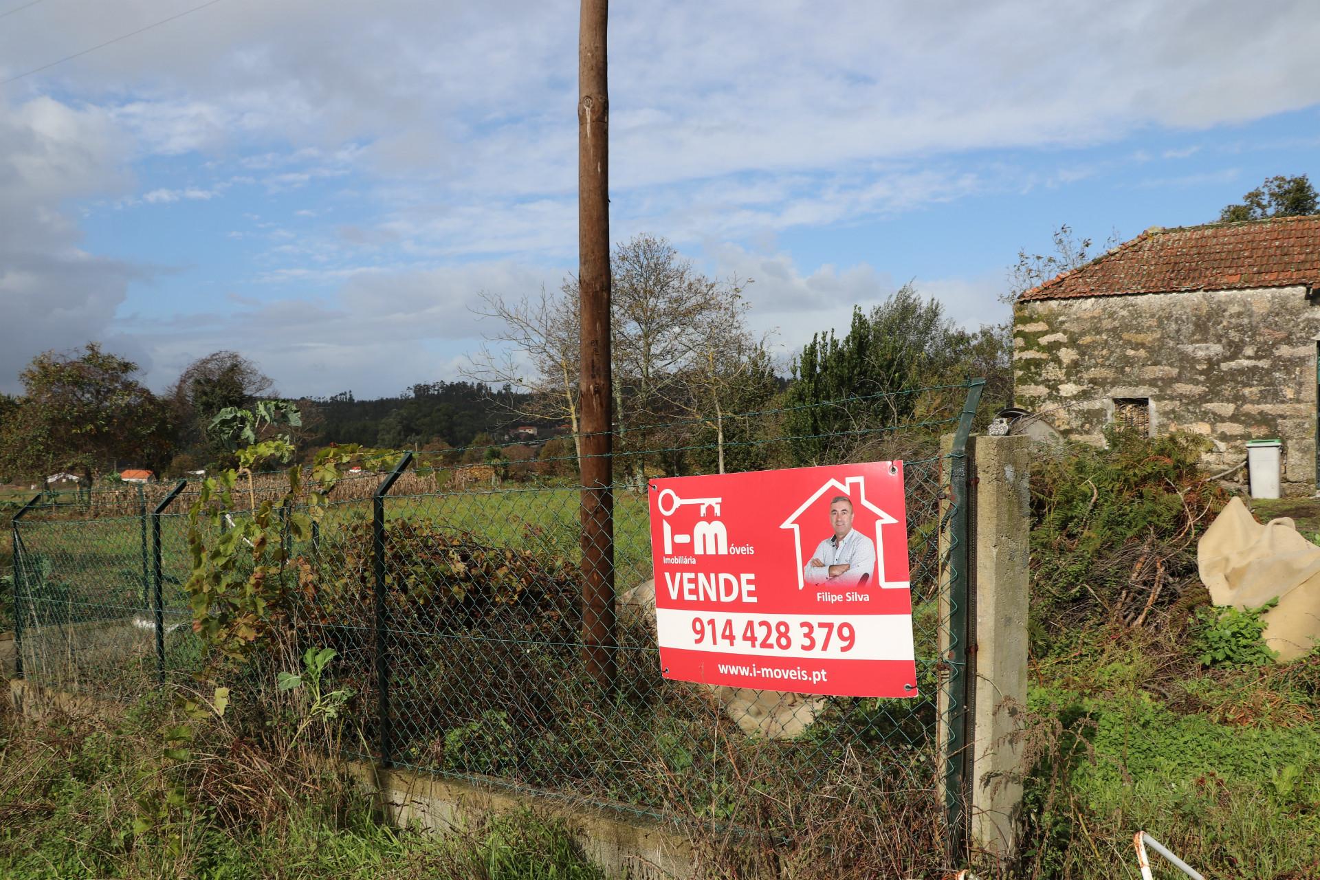 Lote de Terreno  Venda em Lustosa e Barrosas (Santo Estêvão),Lousada