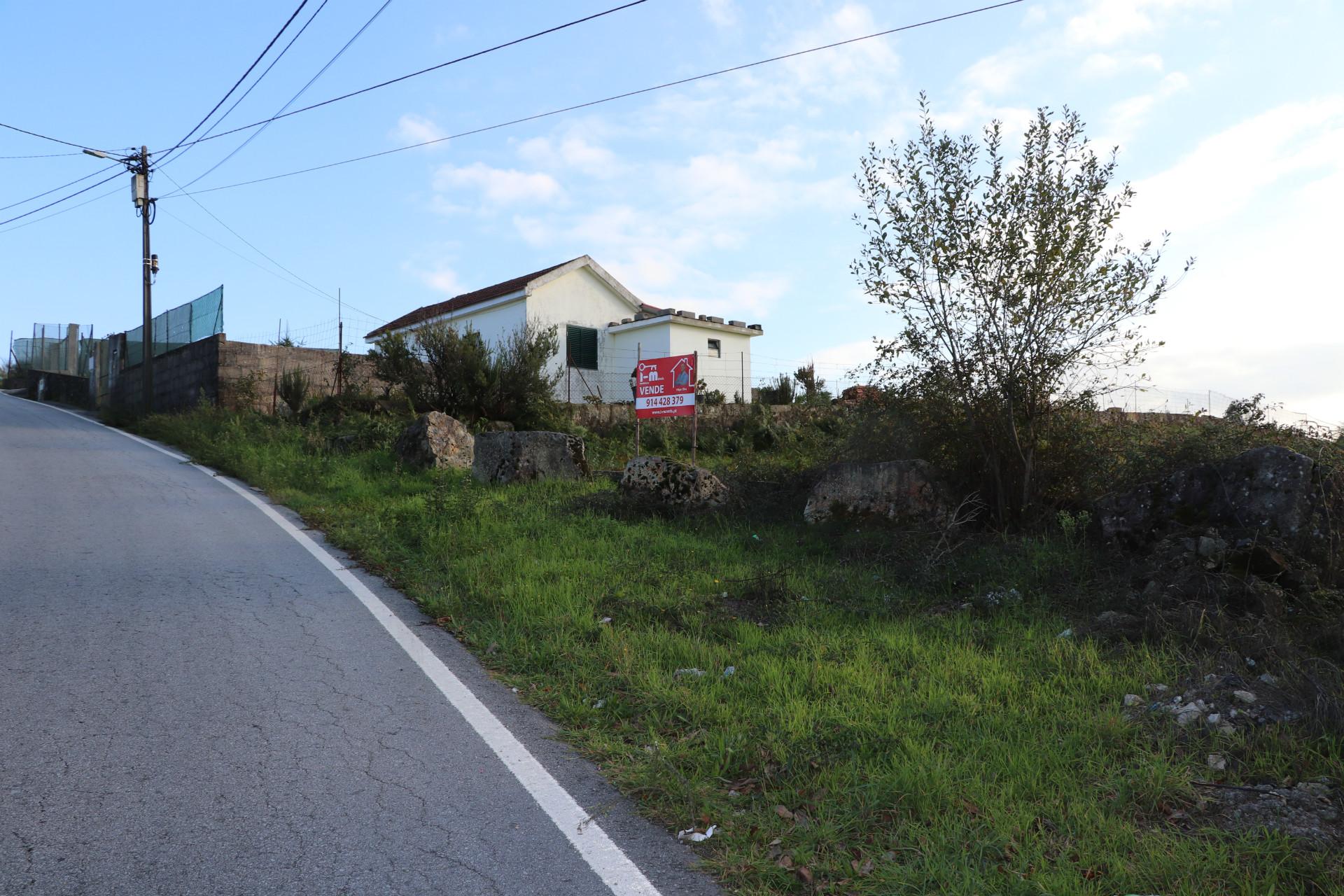 Lote de Terreno  Venda em Lustosa e Barrosas (Santo Estêvão),Lousada