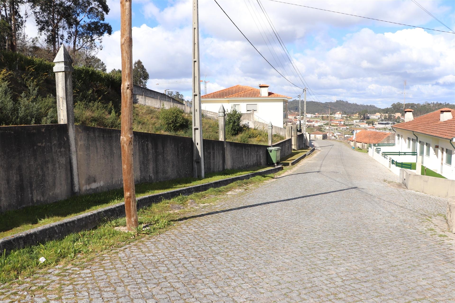 Lote de Terreno  Venda em Lustosa e Barrosas (Santo Estêvão),Lousada