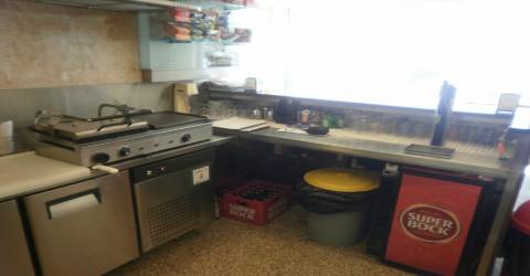 Padaria / Pastelaria para TRESPASSE situada a 5 minutos da praia da Madalena