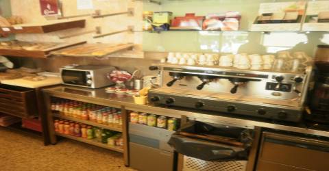 Padaria / Pastelaria para TRESPASSE situada a 5 minutos da praia da Madalena