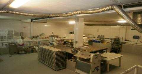 Padaria / Pastelaria para TRESPASSE situada a 5 minutos da praia da Madalena