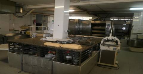 Padaria / Pastelaria para TRESPASSE situada a 5 minutos da praia da Madalena