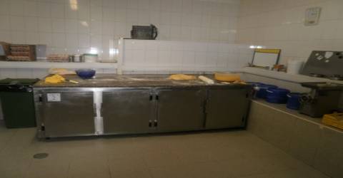 Padaria / Pastelaria para TRESPASSE situada a 5 minutos da praia da Madalena