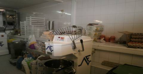 Padaria / Pastelaria para TRESPASSE situada a 5 minutos da praia da Madalena