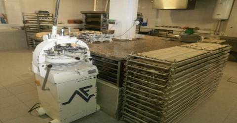 Padaria / Pastelaria para TRESPASSE situada a 5 minutos da praia da Madalena