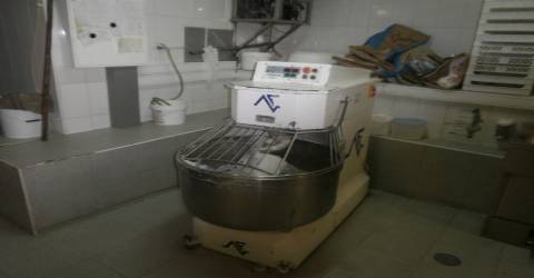 Padaria / Pastelaria para TRESPASSE situada a 5 minutos da praia da Madalena