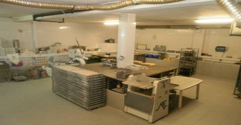 Padaria / Pastelaria para TRESPASSE situada a 5 minutos da praia da Madalena