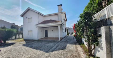 FANTÁSTICA QUINTINHA NO CENTRO DE VILA NOVA DE GAIA!