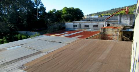 Fábrica para investimento em Vila Nova de Gaia perto do Hospital Santos Silva