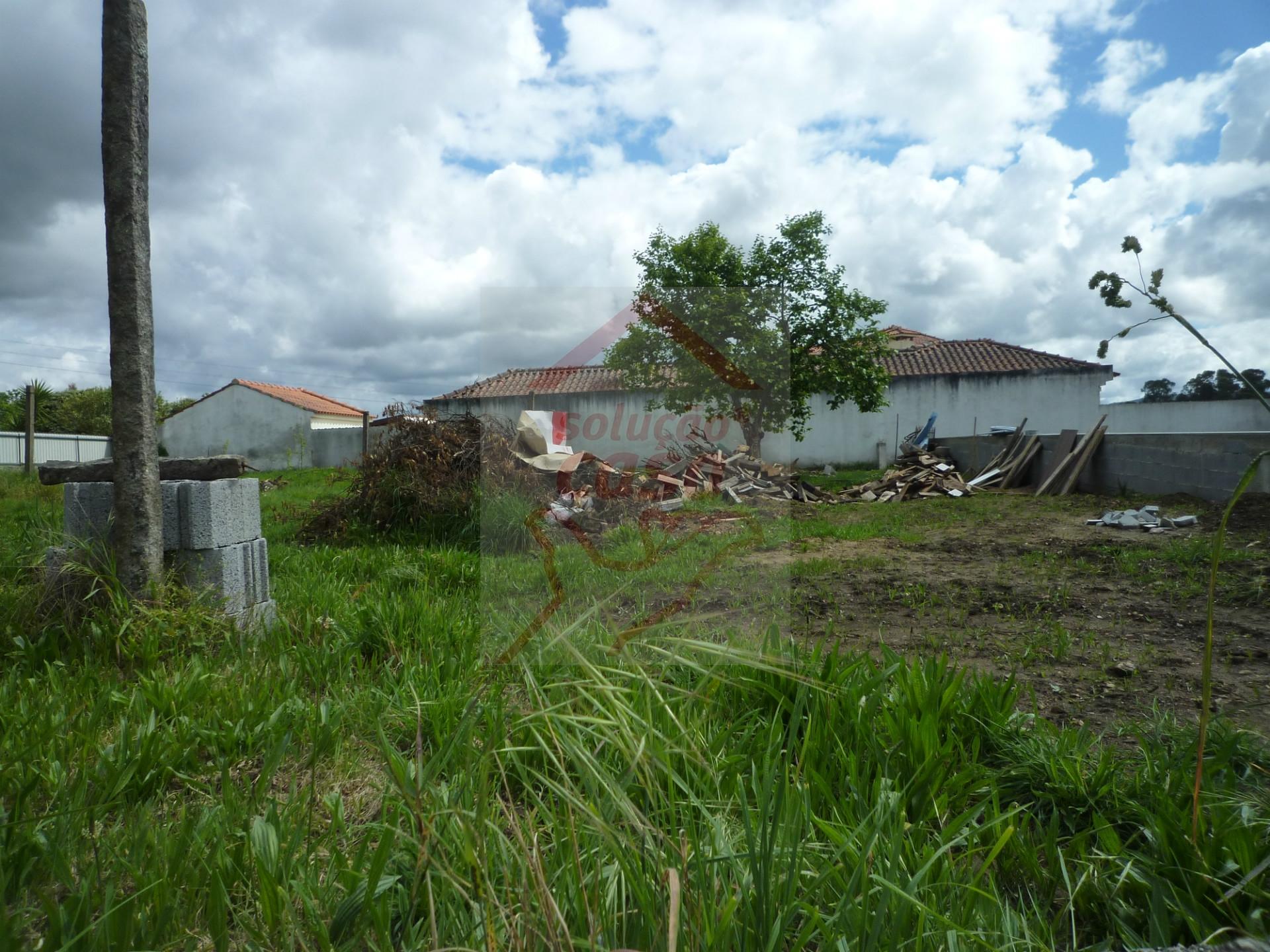 Terreno com 802m2 em Santa Maria da Feira, Canedo!