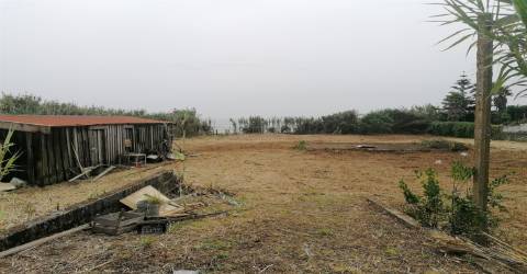 Terreno junto à Praia