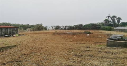 Terreno junto à Praia