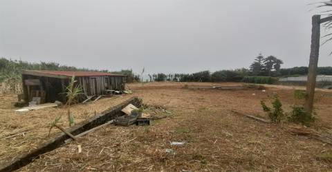Terreno junto à Praia