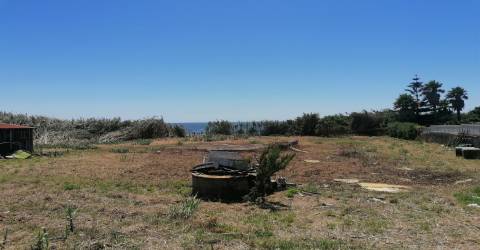 Terreno junto à Praia