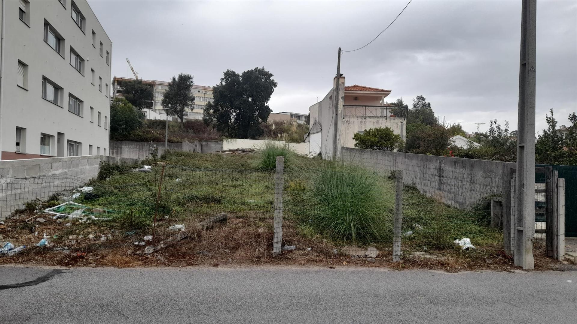 Terreno urbano para construção à A29 em Vilar do Paraíso