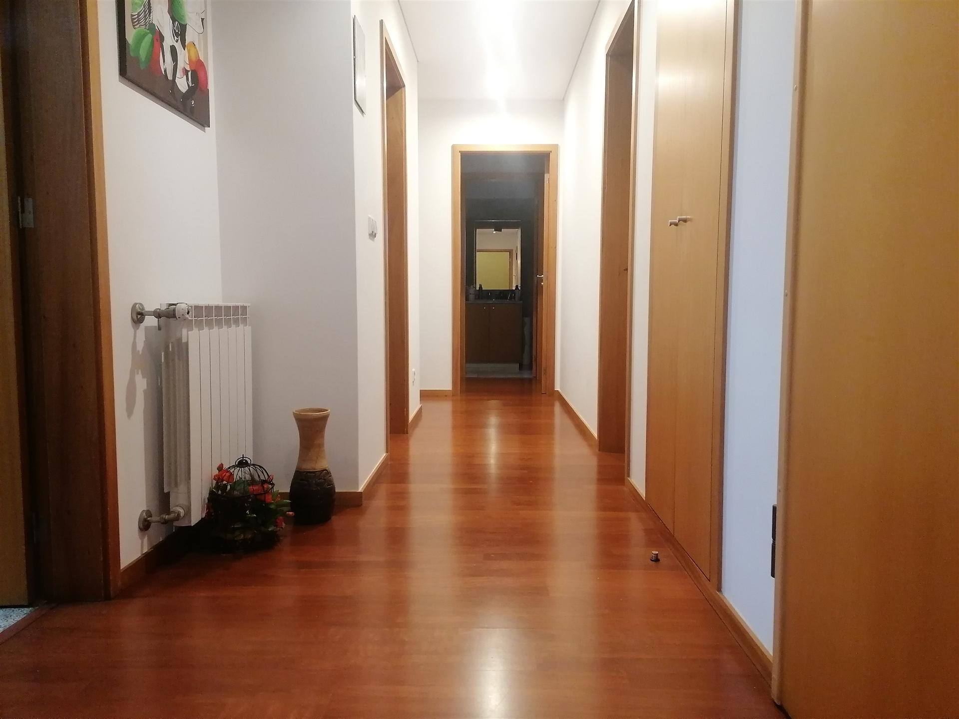 Apartamento T2 com lugar de garagem no Centro de Gaia