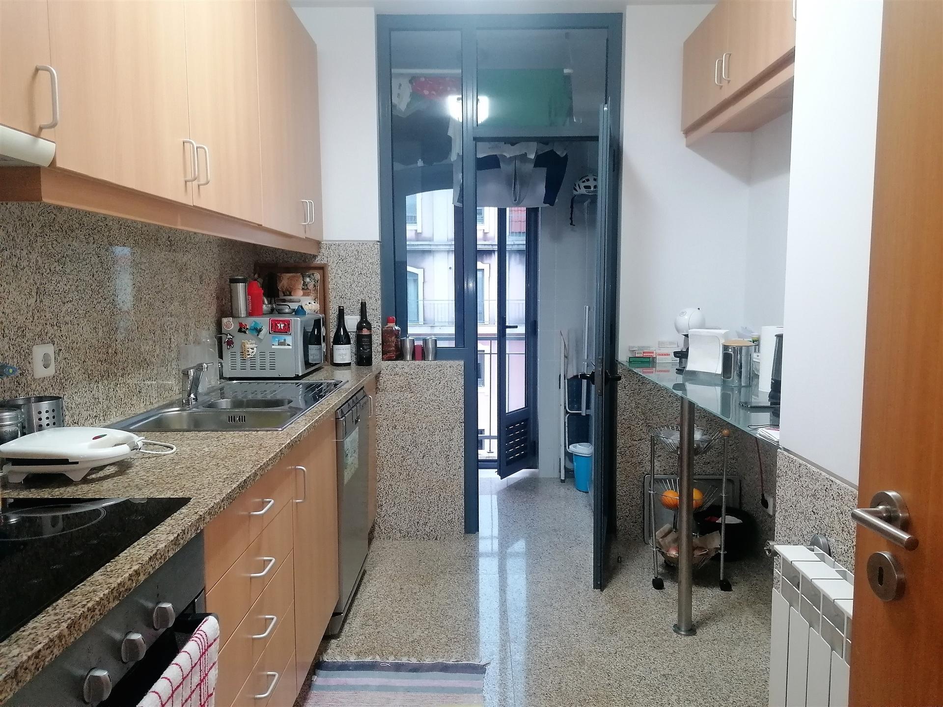 Apartamento T2 com lugar de garagem no Centro de Gaia