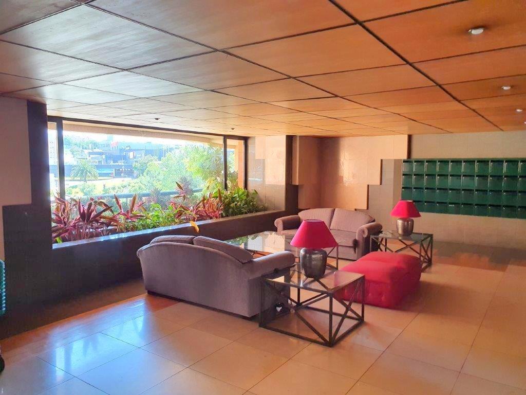 Apartamento T2 com lugar de garagem e arrumos, localizado no Jardins da Arrábida!