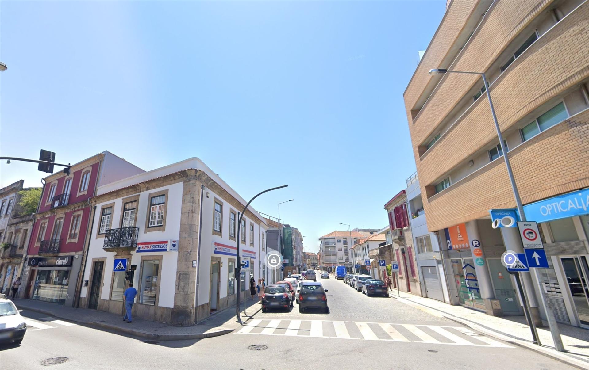 Loja com excelente localização na Rua Manuel Silva.