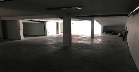 Garagem fechada para 2 carros na Povoa de Varzim  | NOVA Imobiliária