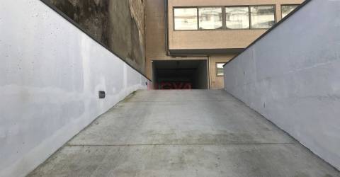 Garagem fechada para 2 carros na Povoa de Varzim  | NOVA Imobiliária