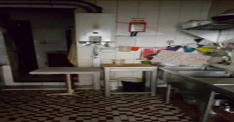 Loja com 298 m2 próximo da praia para restauração. Póvoa de Varzim &#124; Nova Imobiliária