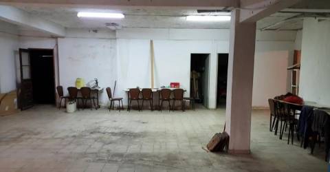 Loja com 298 m2 próximo da praia para restauração. Póvoa de Varzim &#124; Nova Imobiliária