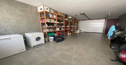 Moradia em banda tipo T4 no centro da cidade &#124; NOVA Imobiliária