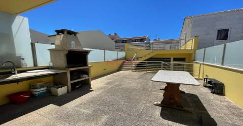 Moradia em banda tipo T4 no centro da cidade &#124; NOVA Imobiliária