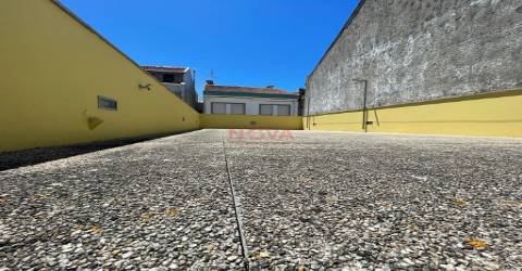 Moradia em banda tipo T4 no centro da cidade &#124; NOVA Imobiliária