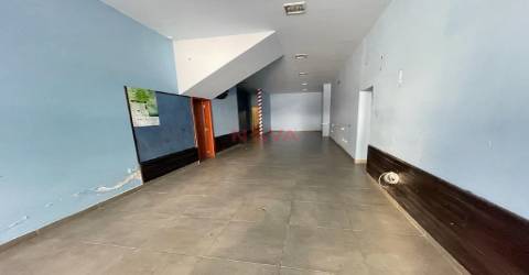 Moradia em banda tipo T4 no centro da cidade &#124; NOVA Imobiliária