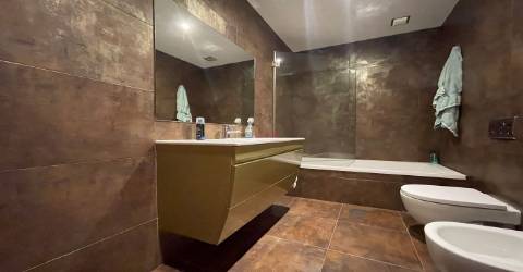 Moradia em banda tipo T4 no centro da cidade &#124; NOVA Imobiliária