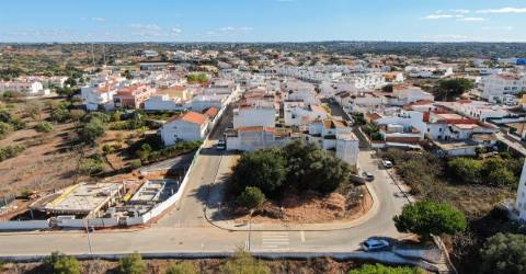 Moradia T3 com piscina, Lagoa (Algarve)