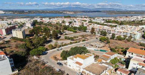 Moradia T3 com piscina, Lagoa (Algarve)