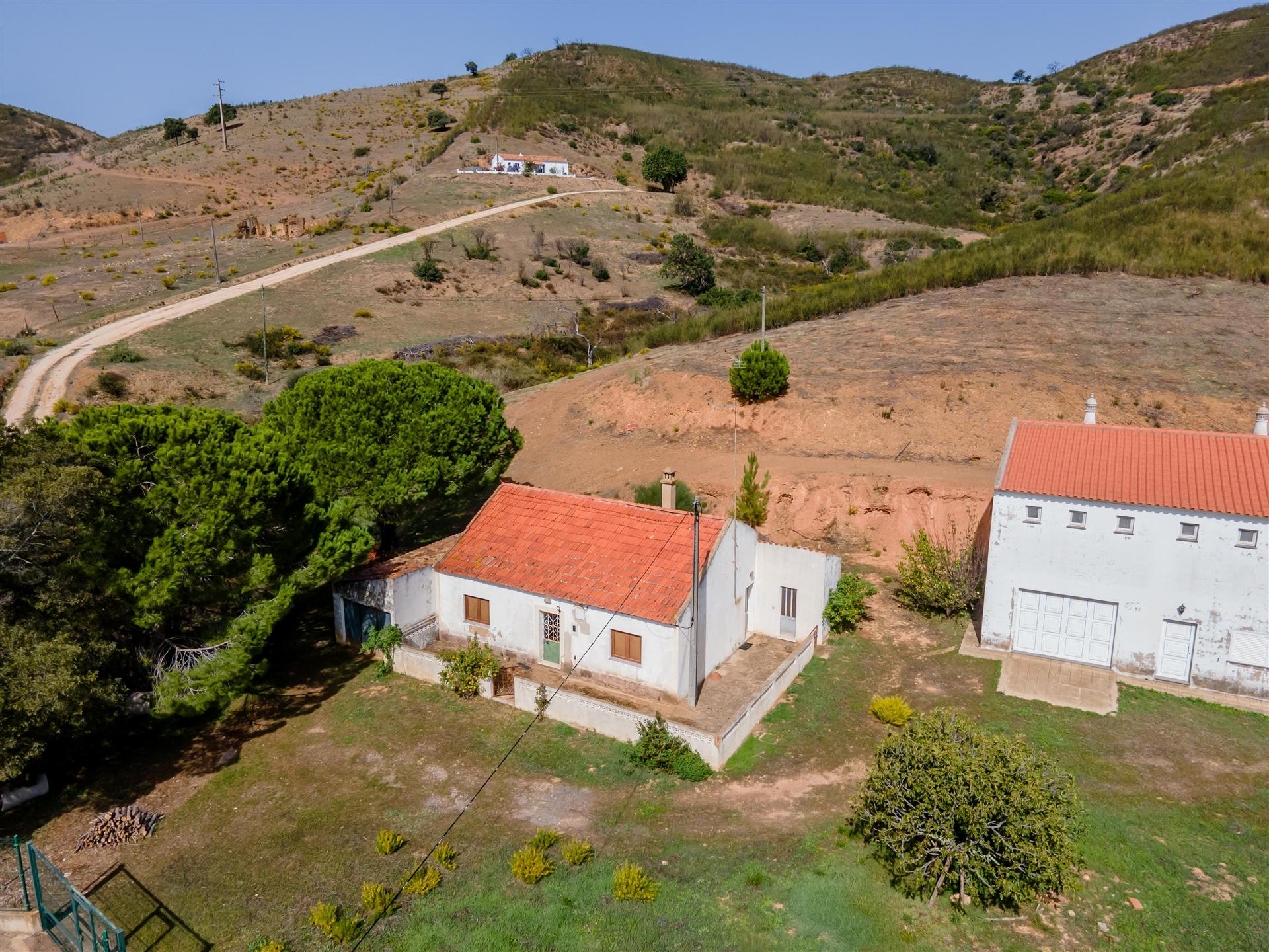 Moradia e Terrenos, Alferce, Monchique, silves,Algarve