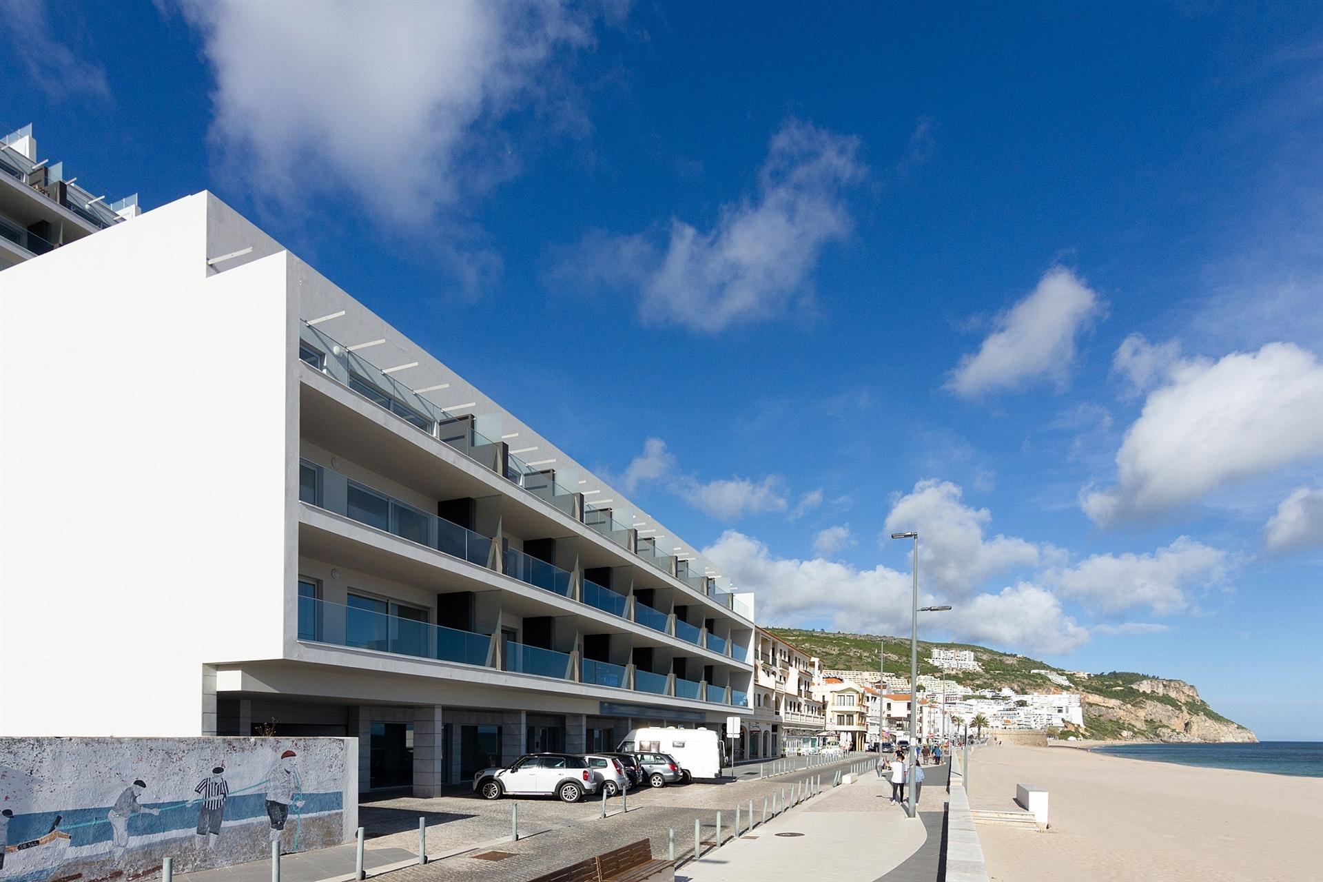 Apartamento T0 em Primeira Linha de Mar em Sesimbra