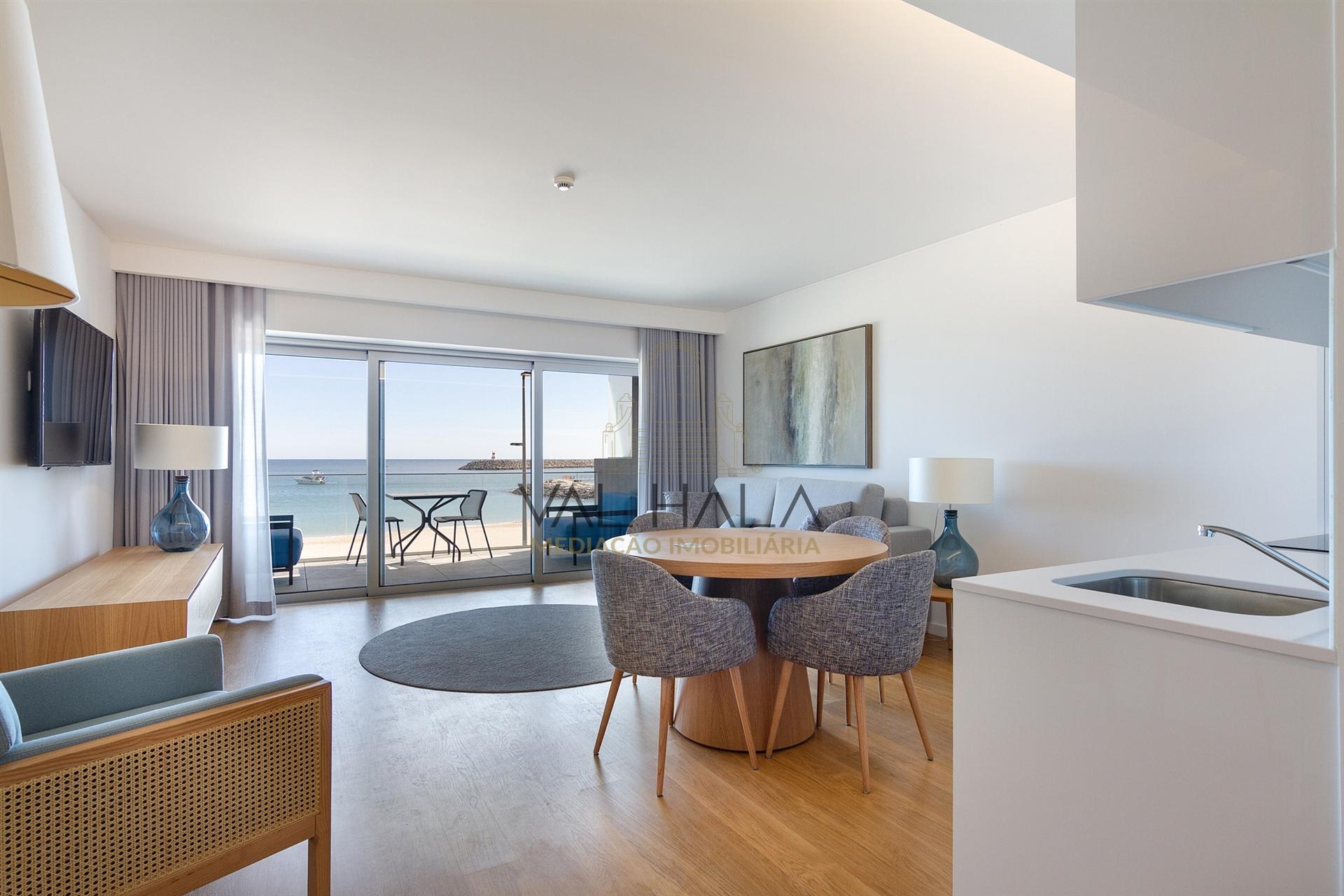 Apartamento T0 em Primeira Linha de Mar em Sesimbra