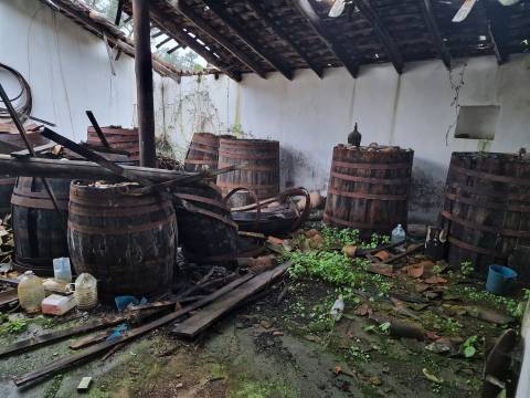 Armazém  Venda em Santa Clara-a-Nova e Gomes Aires,Almodôvar