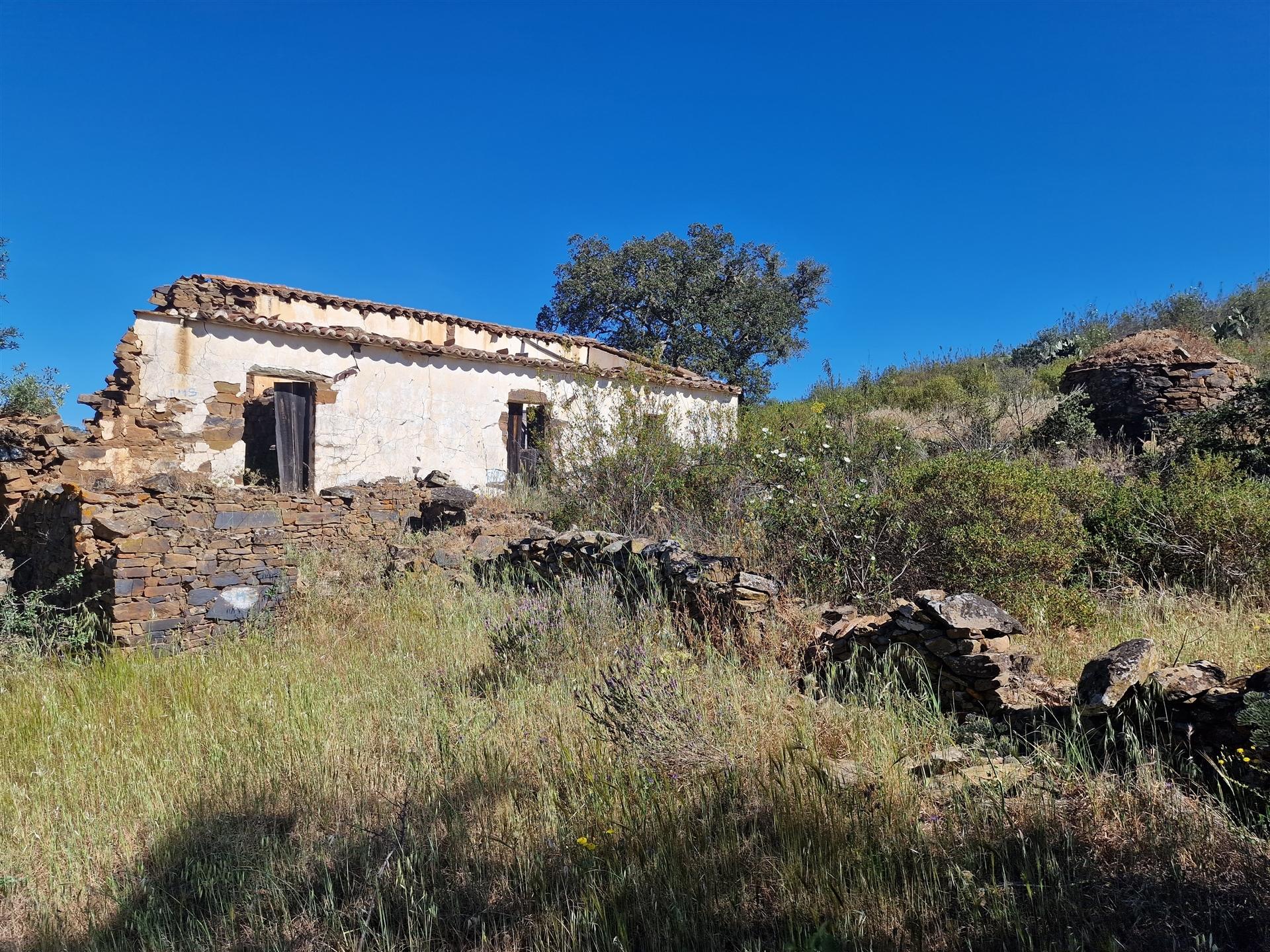 Moradia para Restaurar T1 Venda em Ameixial,Loulé