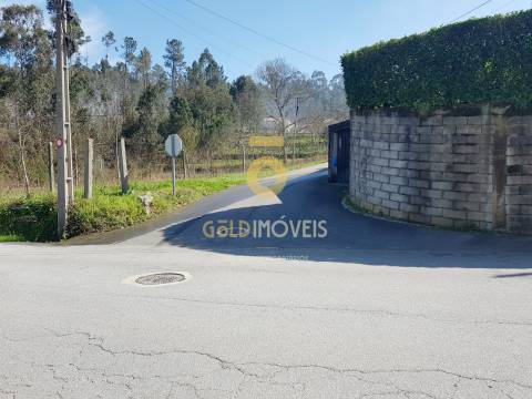 Terreno em Santa Maria de Sardoura