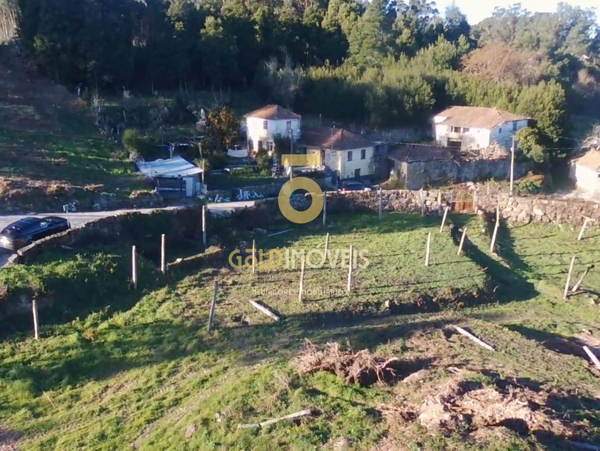 Quinta para restauro em Cabeça Santa - Penafiel