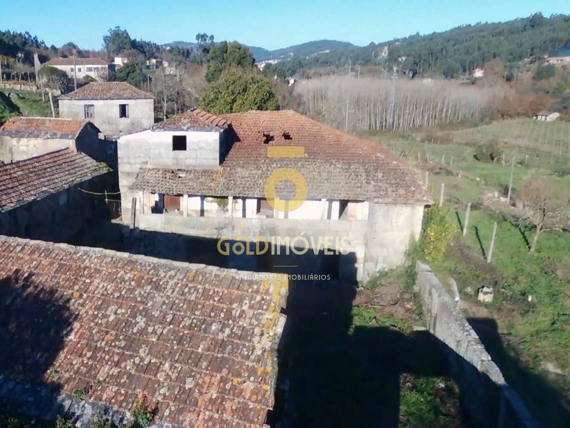 Quinta para restauro em Cabeça Santa - Penafiel