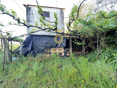 Moradia V2 para recuperação em Bairros &#124; Castelo de Paiva