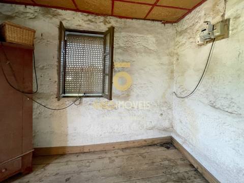 Moradia V2 para recuperação em Bairros &#124; Castelo de Paiva