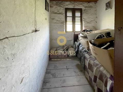 Moradia V2 para recuperação em Bairros &#124; Castelo de Paiva